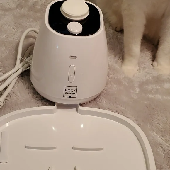 NWOT Facial Mask Machine - Picture 3 of 4